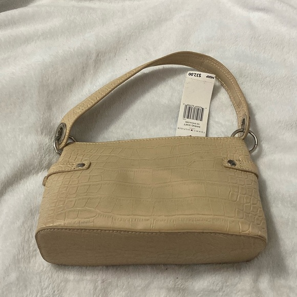Tommy Hilfiger Handbags - Tommy Hilfiger small handbag